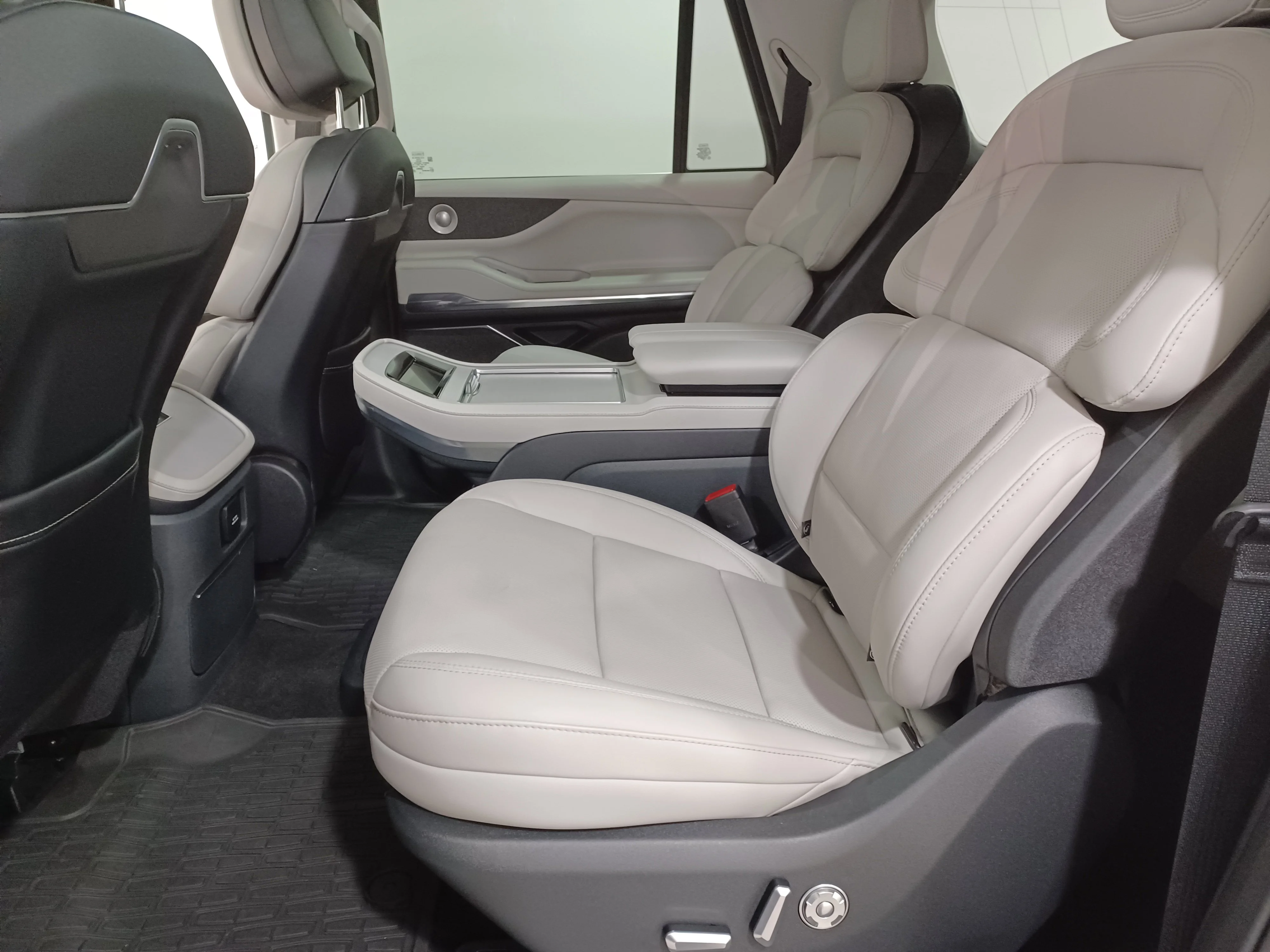 Certified Used 2025 Pristine White Metallic Tri-Coat Lincoln Reserve* NO LUX TAX!! | 7 Pass | Adaptive Cruise | Nav | 360 Cam | Cooled Massage Seats | Pano Roof image 11