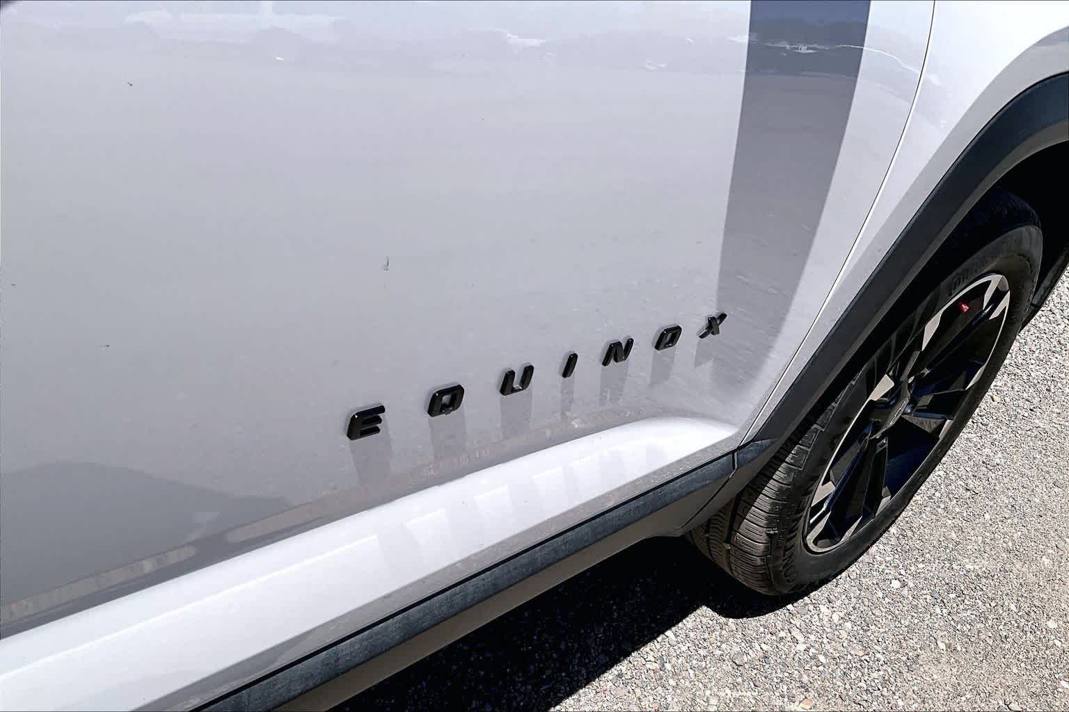 Used 2025 Iridescent Pearl Tricoat Chevrolet FWD RS image 8