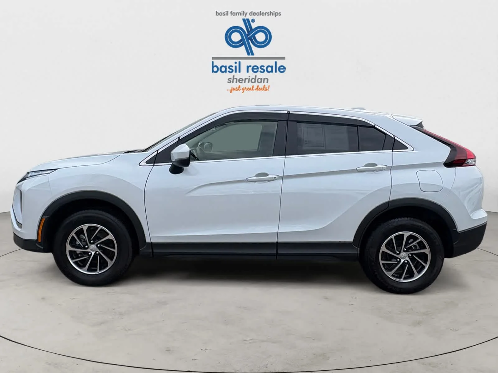 Used 2025 White Diamond Mitsubishi ES image 3