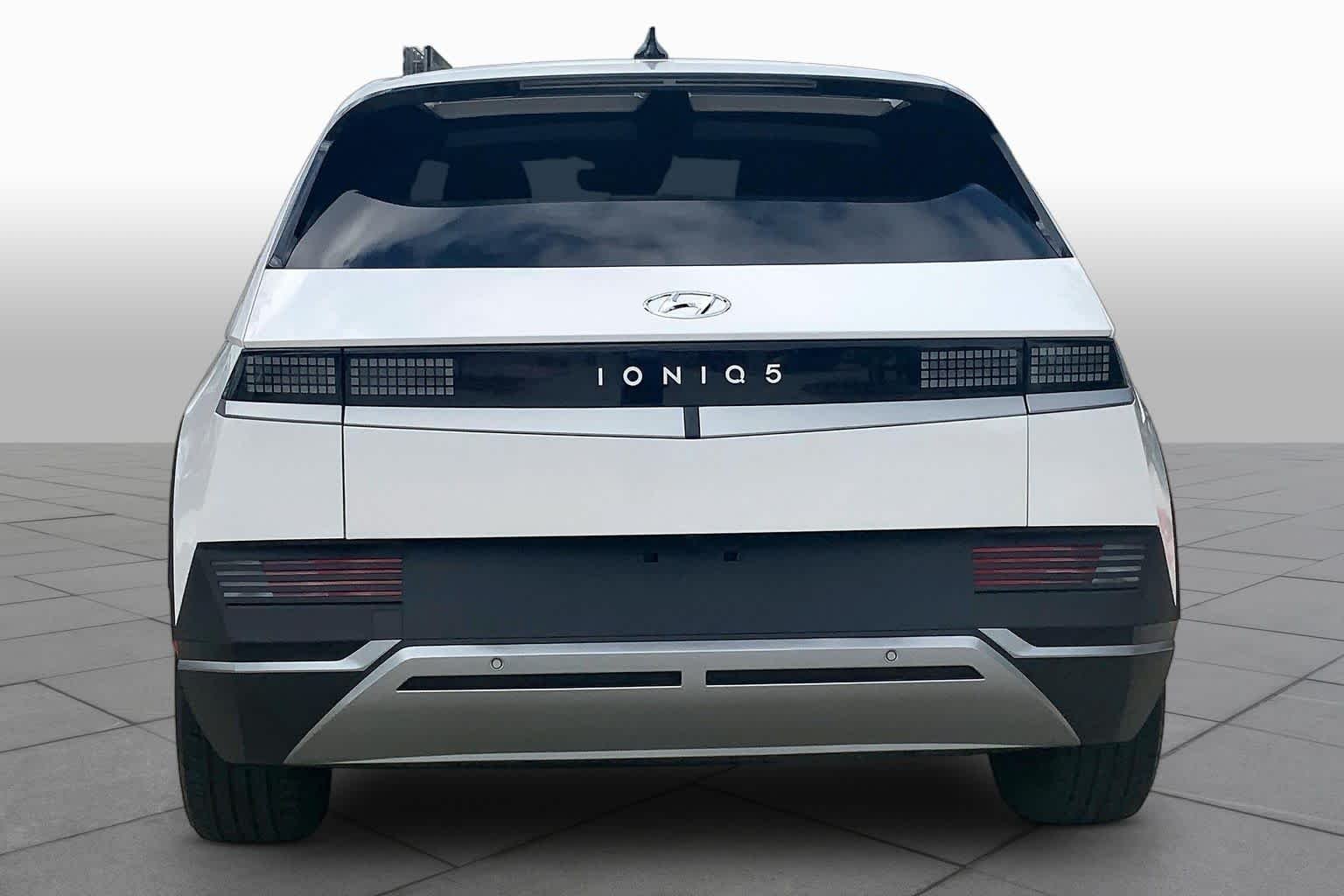 Used 2024 Atlas White Hyundai SEL image 4