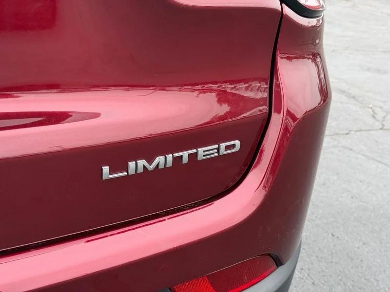Used 2022 Velvet Red Pearlcoat Jeep Limited image 6