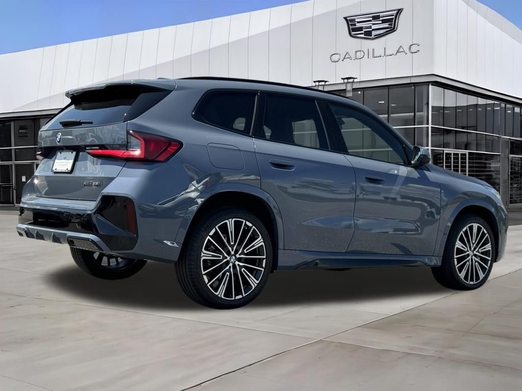 Used 2025  BMW xDrive28i image 7