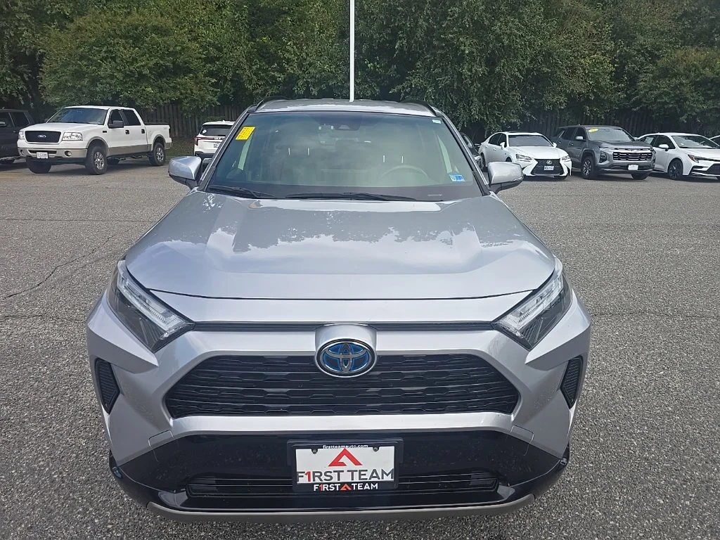 Used 2022 Silver Toyota SE image 2