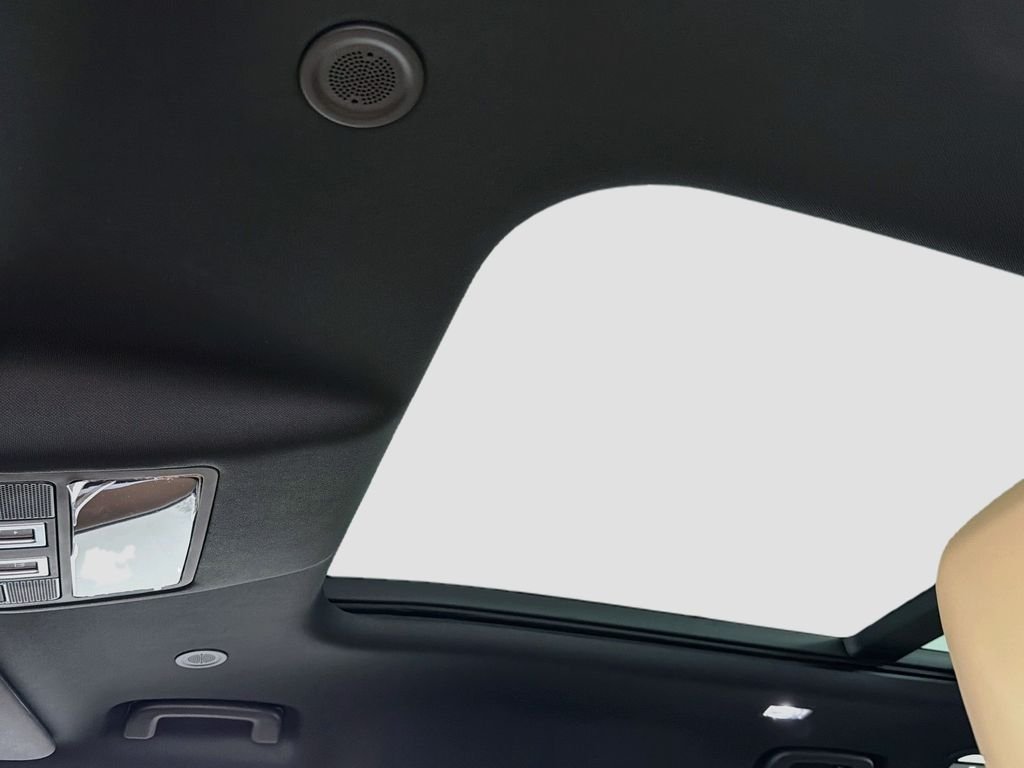 New 2026 Fuji White Land Rover X-Dynamic SE image 23