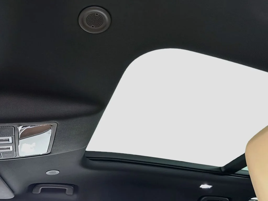 New 2026 Fuji White Land Rover X-Dynamic SE image 23