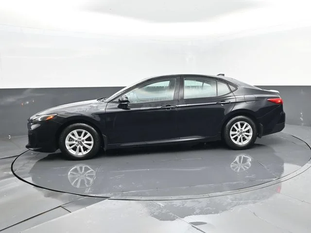 Used 2025  Toyota LE image 5