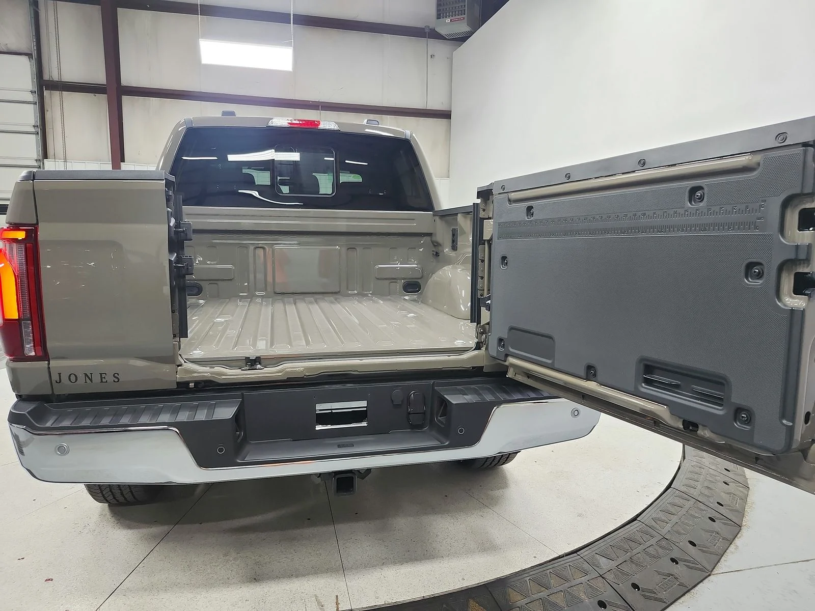 New 2026 Gray Ford Lariat image 50