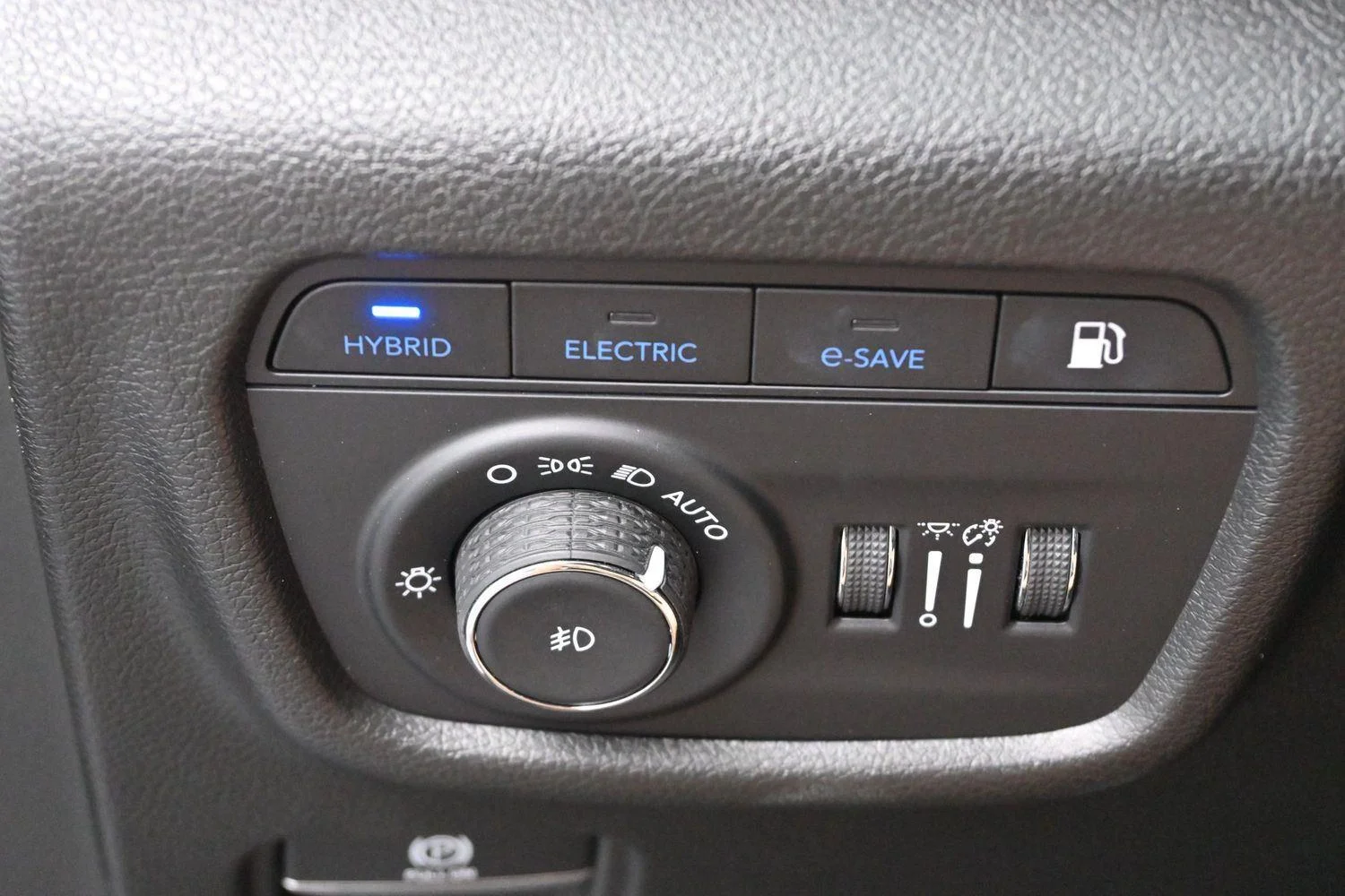 Used 2023 Rocky Mountain Pearlcoat Jeep 4xe image 30
