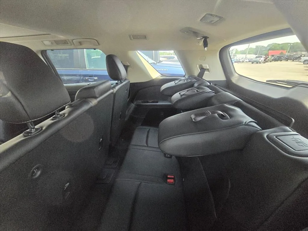 Used 2024 Beige Nissan Platinum image 6
