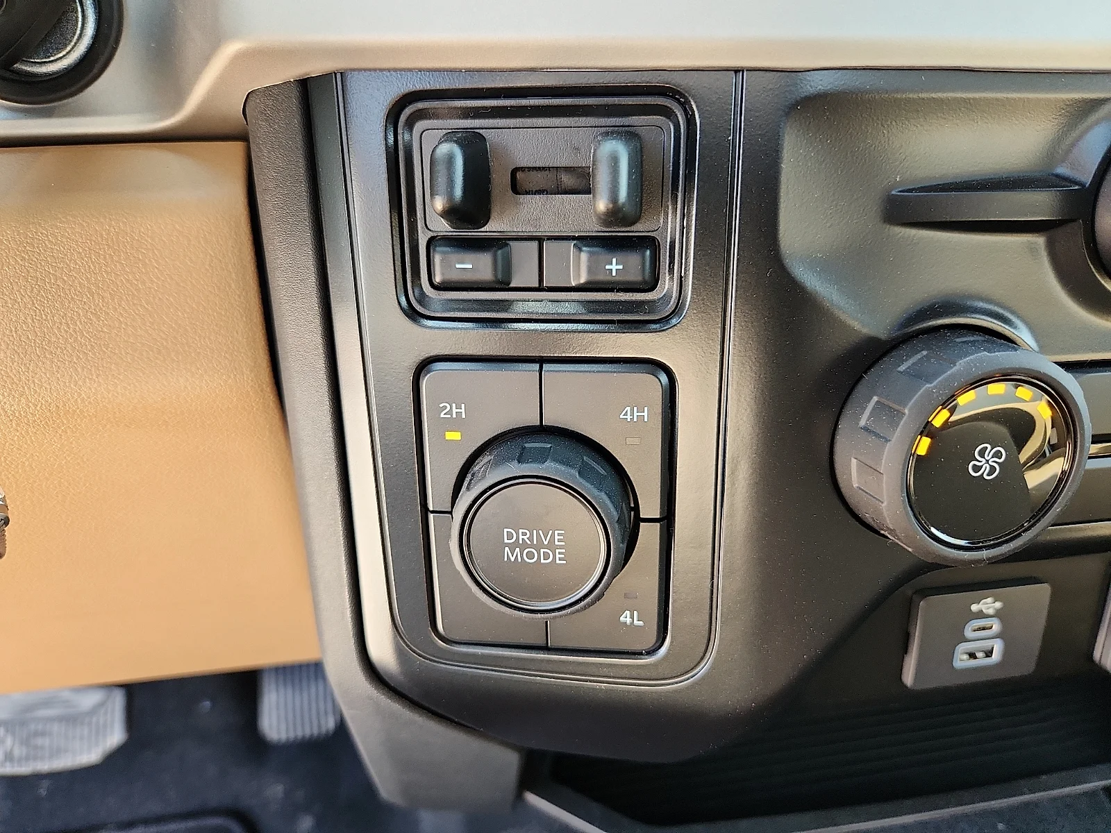 New 2027 Carbonized Gray Metallic Ford XLT image 19