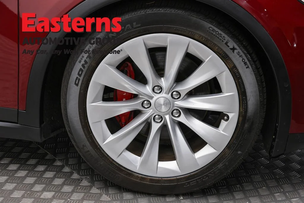 Used 2016 Red Tesla P90D image 29