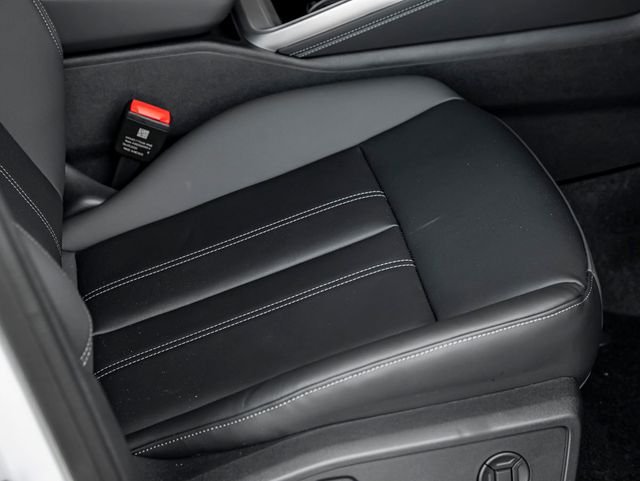 Used 2025 Glacier White Audi  image 28