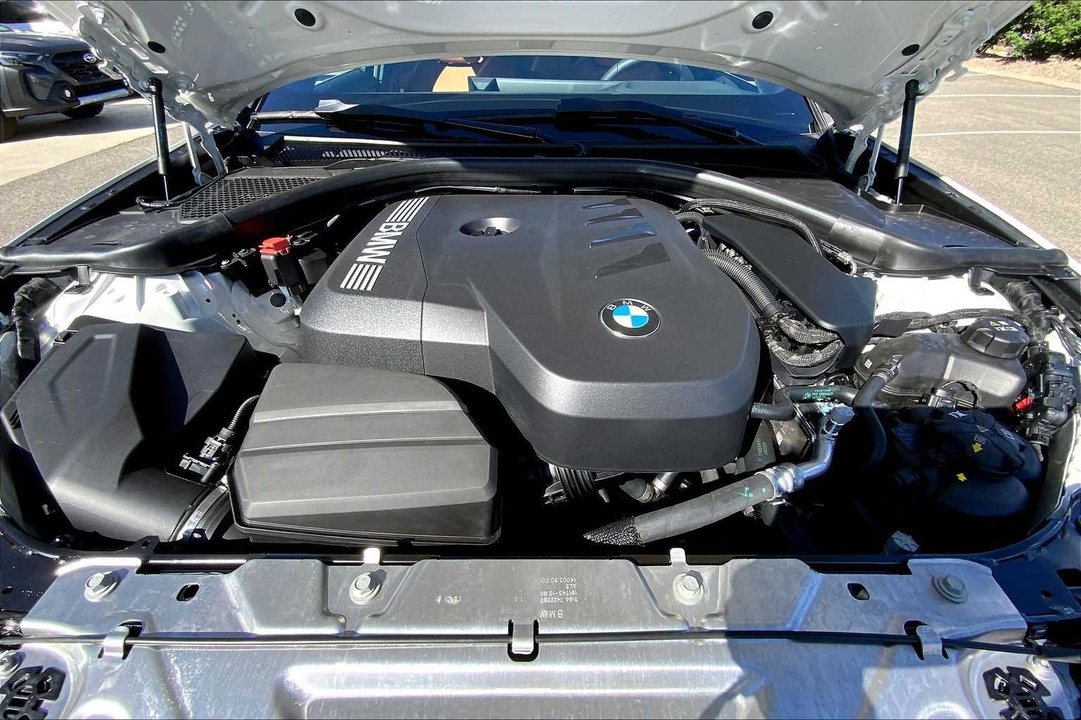 2025 BMW 3 Series 330i - Photo 16