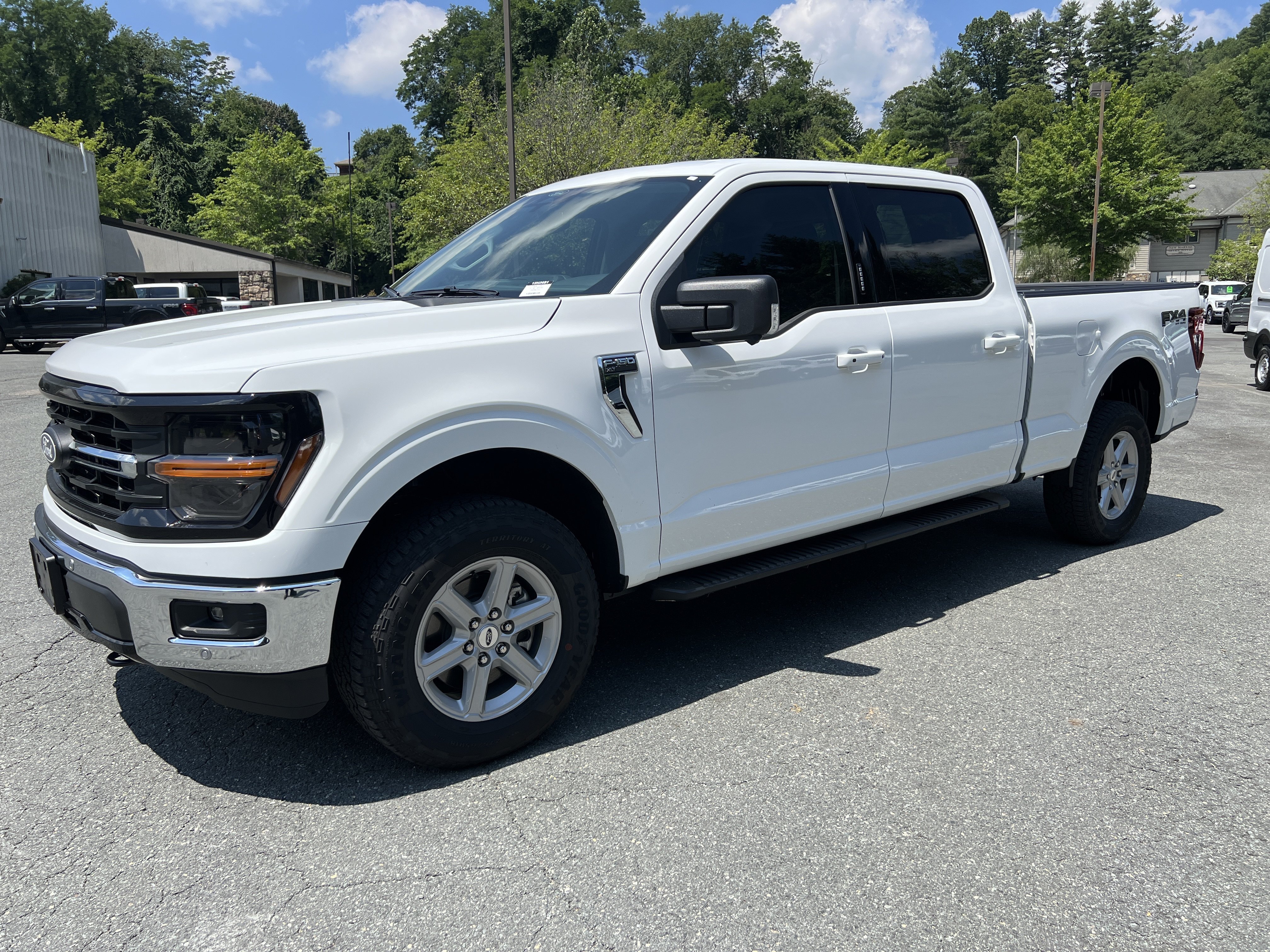 New 2026 Oxford White Ford XLT image 1
