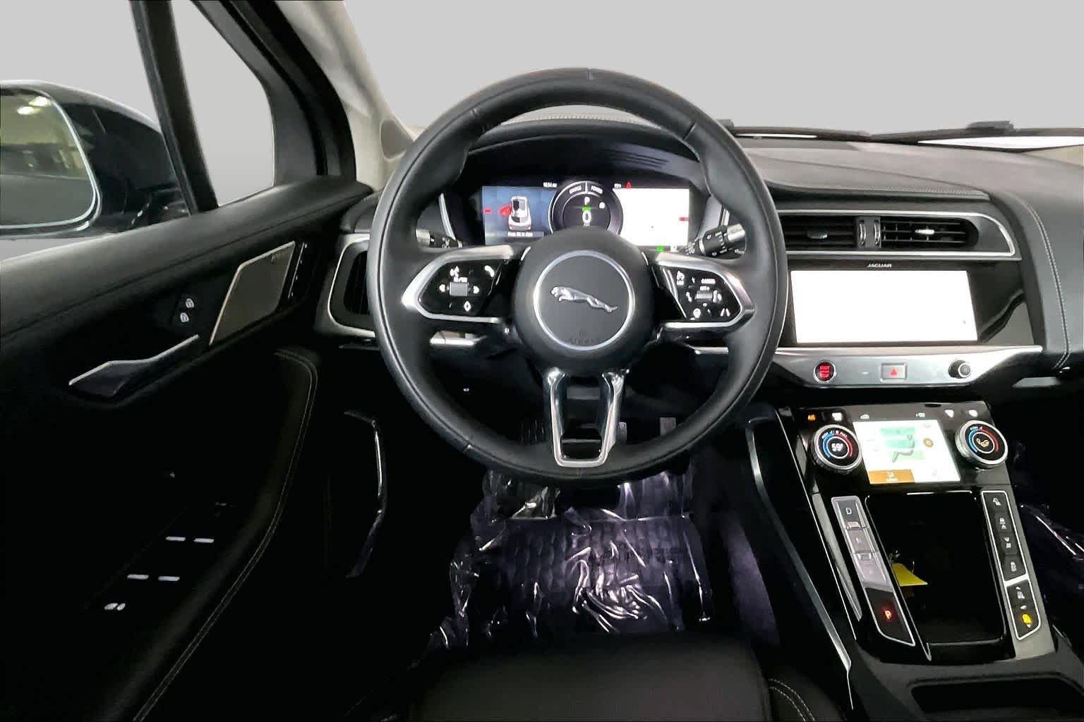 Used 2022 Santorini Black Metallic Jaguar HSE image 5