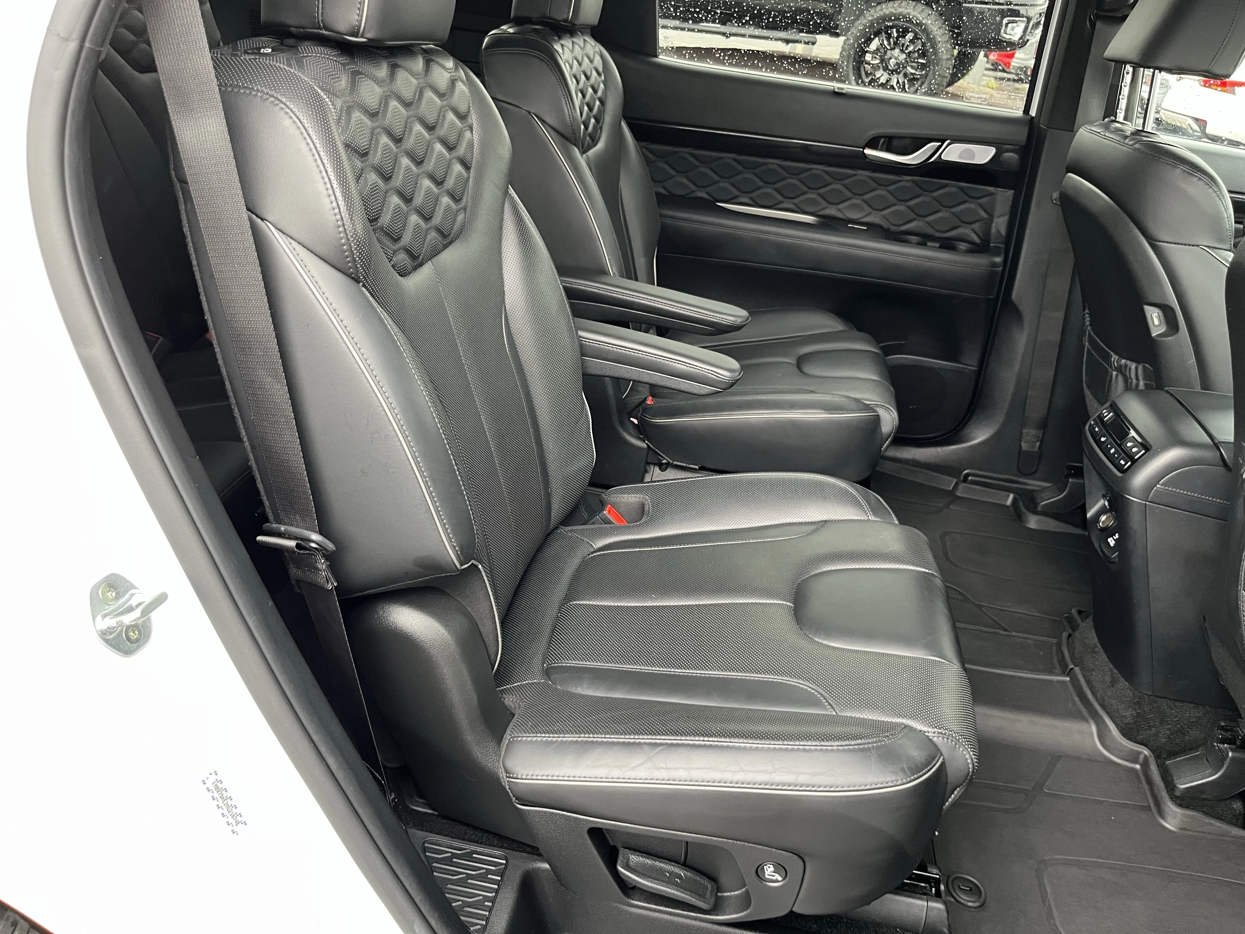 Used 2021 White Hyundai Calligraphy image 4