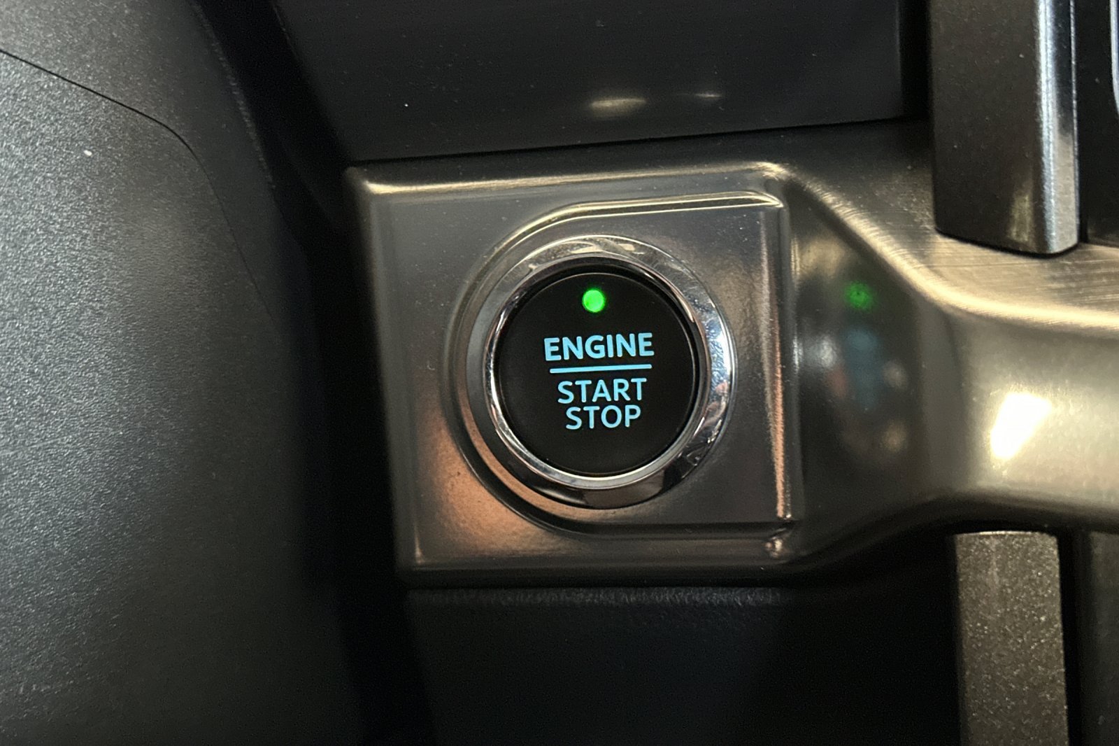 Used 2023 White Ford Lariat image 23