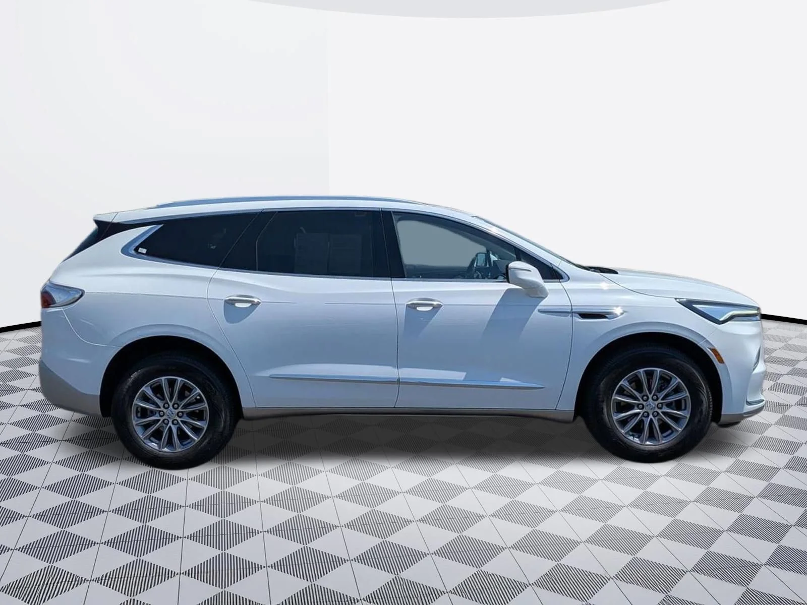 Used 2023 Summit White Buick Essence image 4