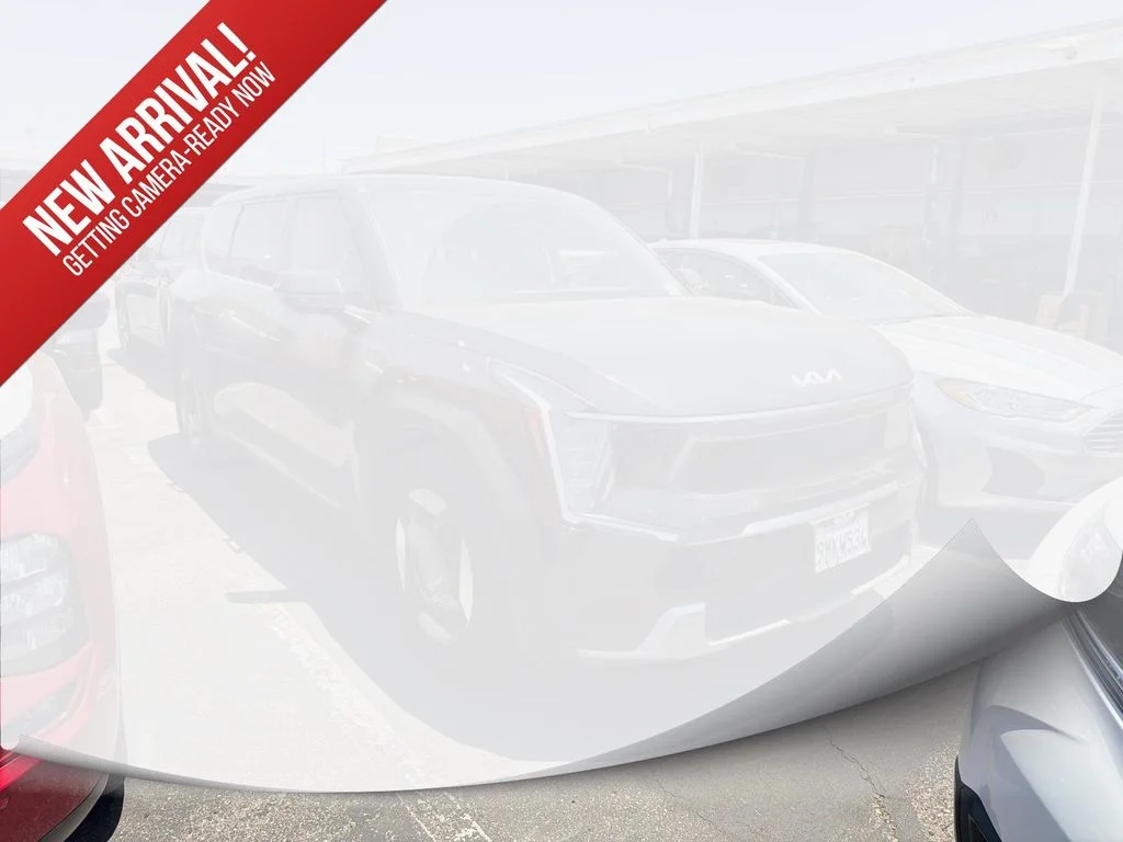 Used 2024 Aurora Black Pearl Kia Light Long Range image 1