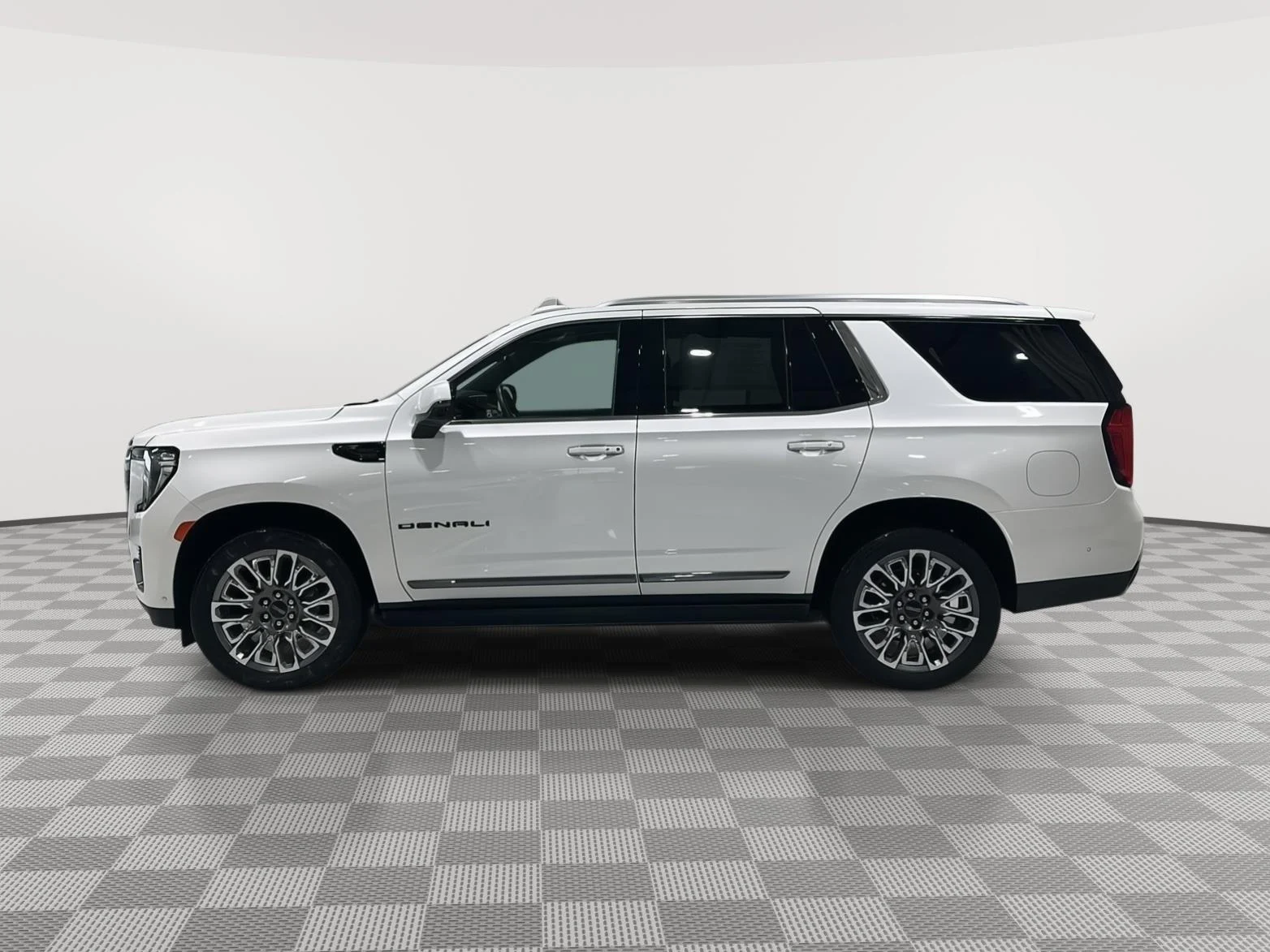 Used 2024 GMC Yukon Denali Ultimate with VIN 1GKS2EKT3RR217644 for sale in Alexandria, Minnesota