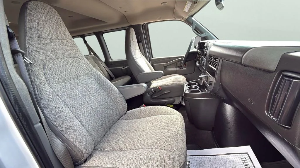 Used 2025 Summit White Chevrolet 1LT image 32