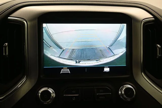 Used 2021 SUMMIT WHITE GMC Elevation image 16