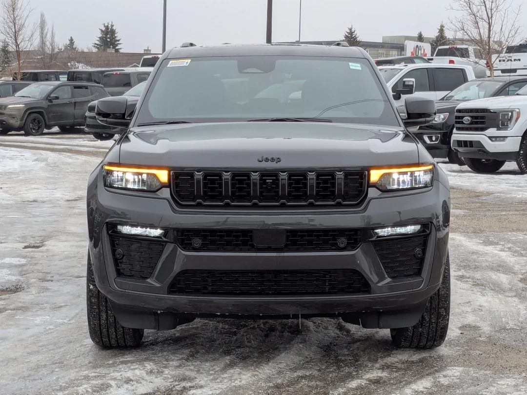 New 2026 Grey Jeep Limited Reserve - - 4x4 - Pano Sunroof - Nappa Lthr - Vent Seats - Tow Pkg - Remote Start & More! image 3