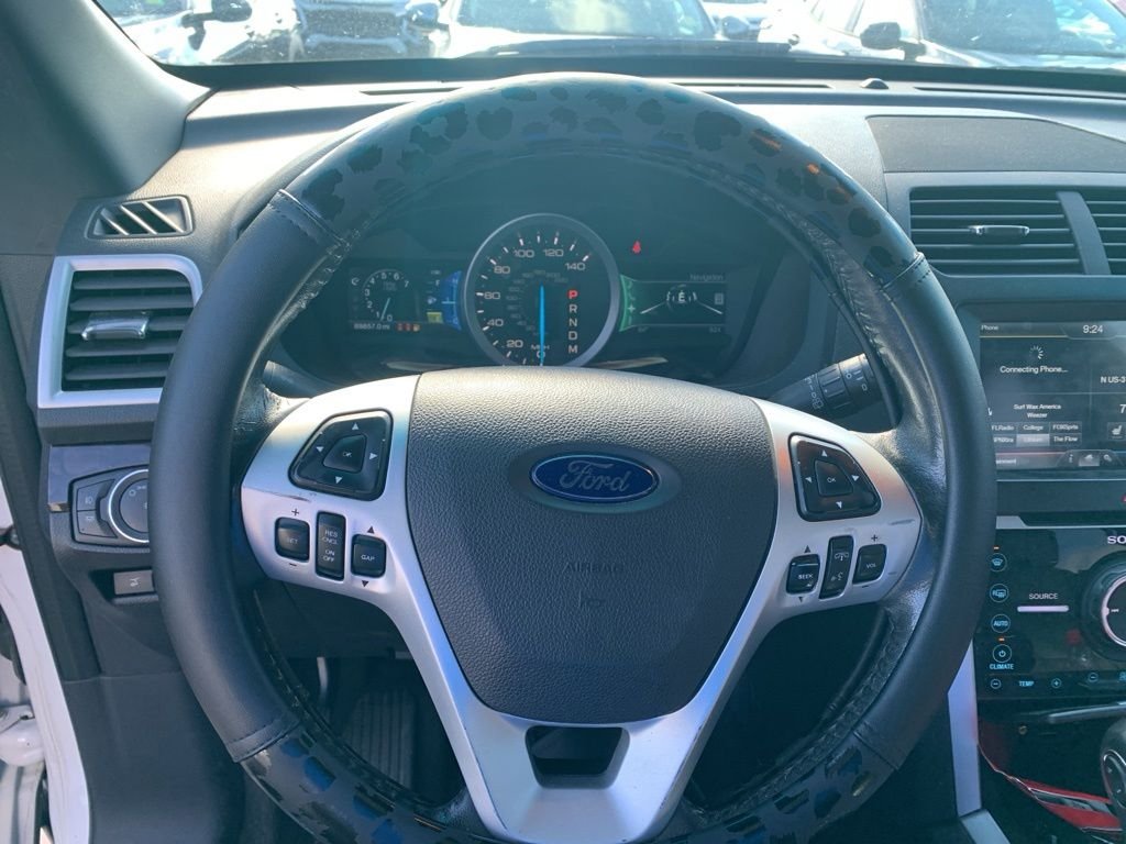 Used 2011 White Platinum Metallic Tri-Coat Ford Limited image 15