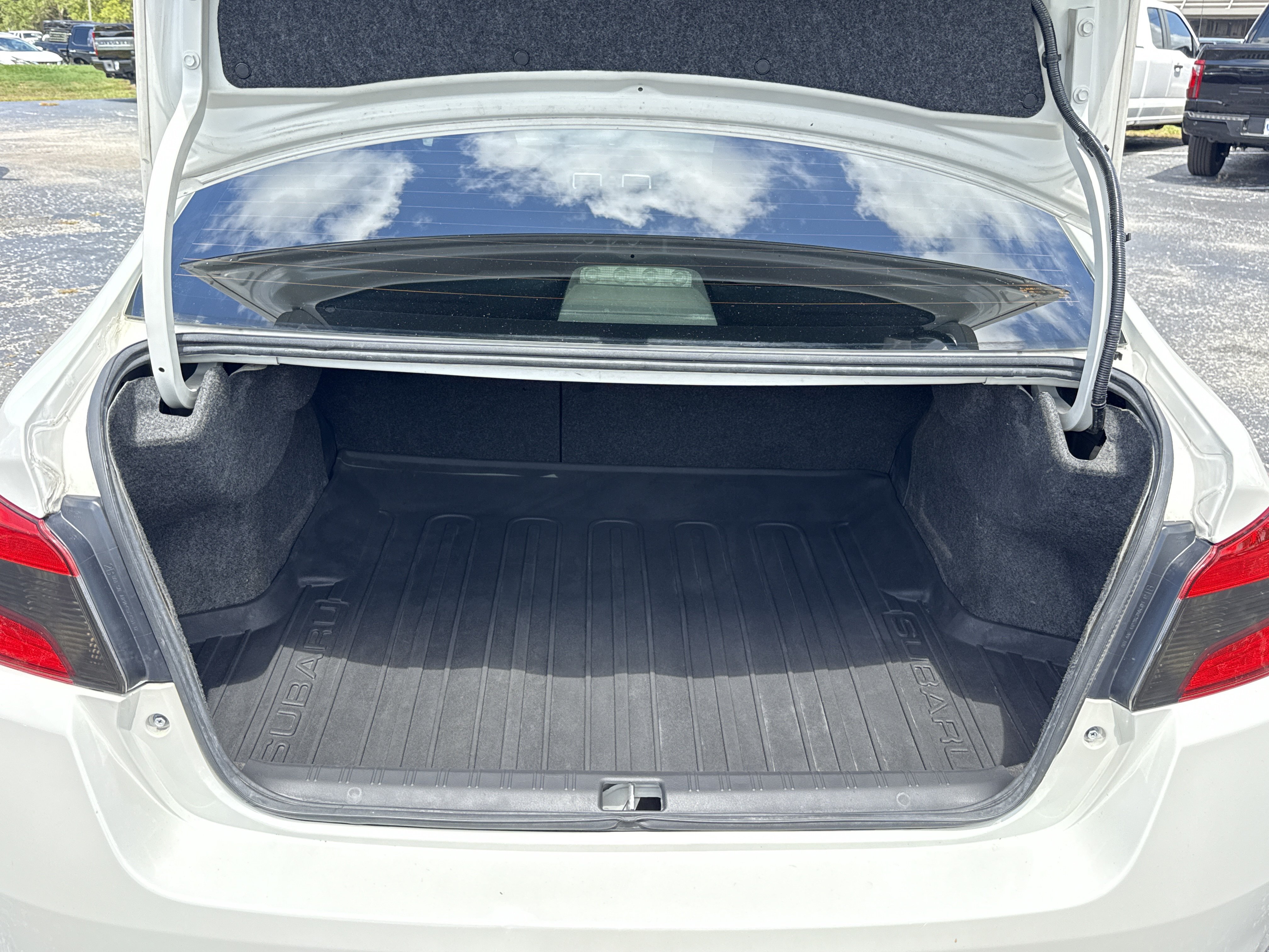 Used 2018 Crystal White Pearl Subaru Base image 19
