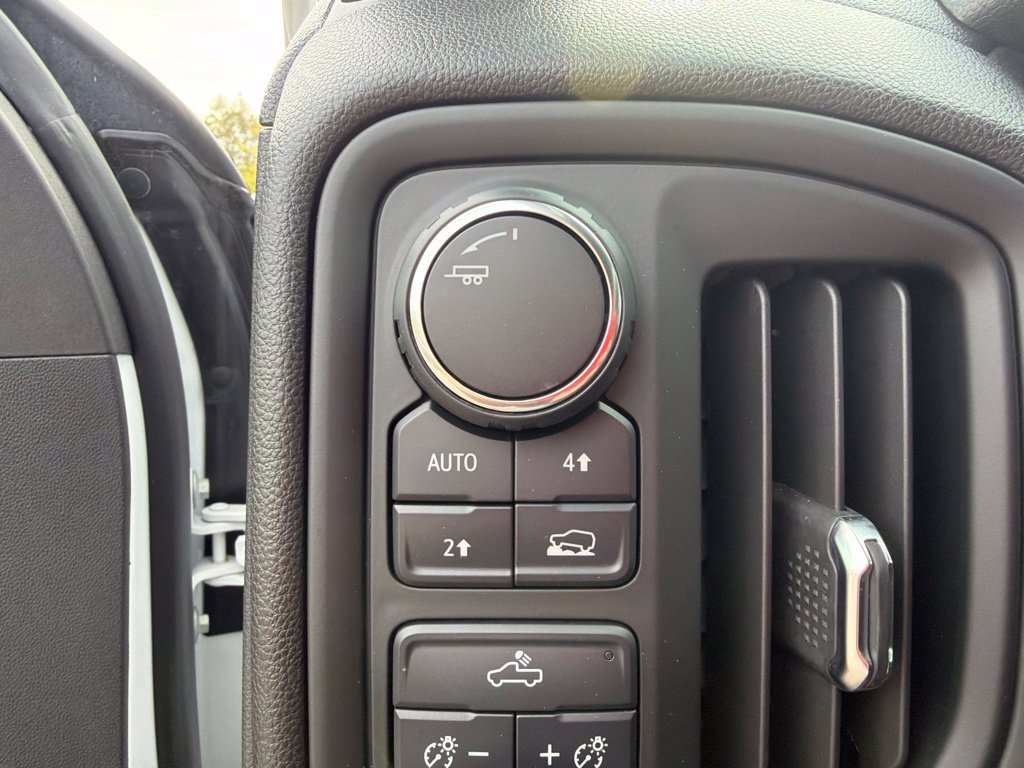 Used 2024 White Chevrolet Custom image 28