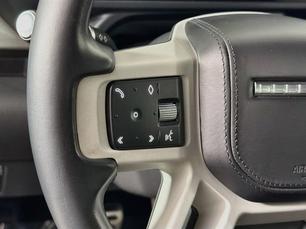 Used 2023 Gray Land Rover X-Dynamic SE image 10