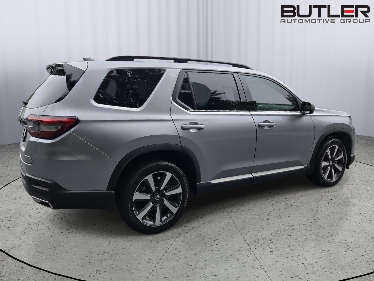 Used 2024 Lunar Silver Metallic Honda Touring image 8