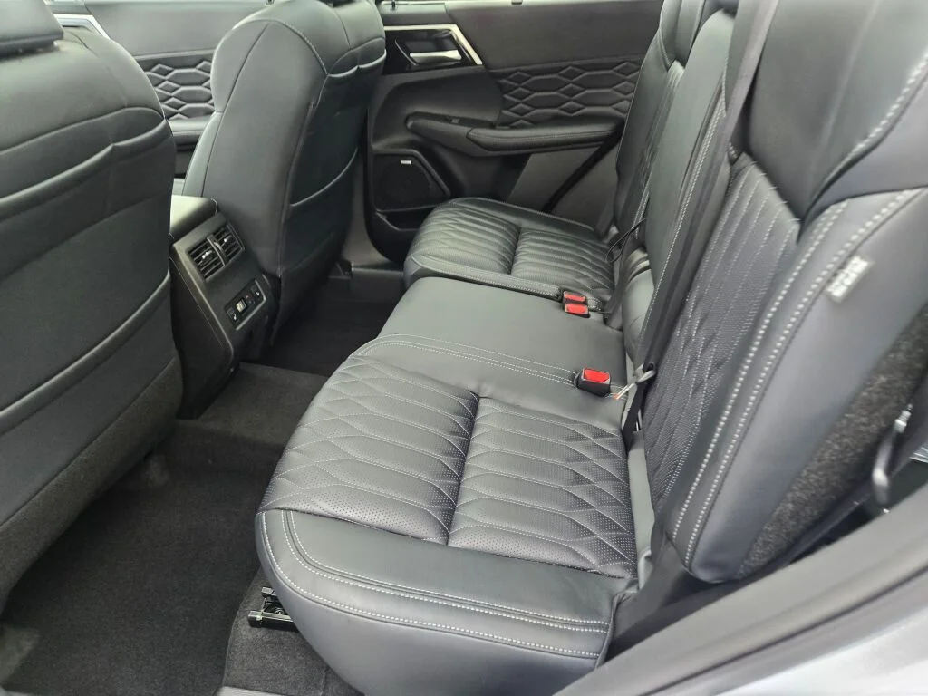 2026 Mitsubishi Outlander SEL - Photo 14