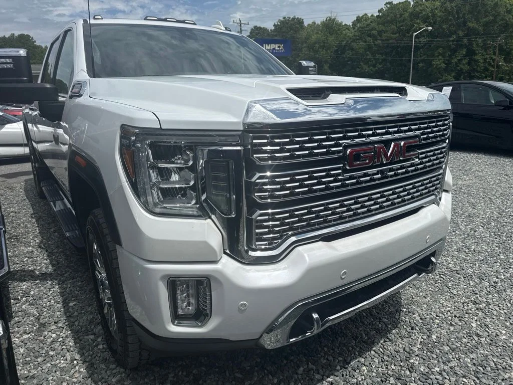 Used 2021 White GMC Denali image 2