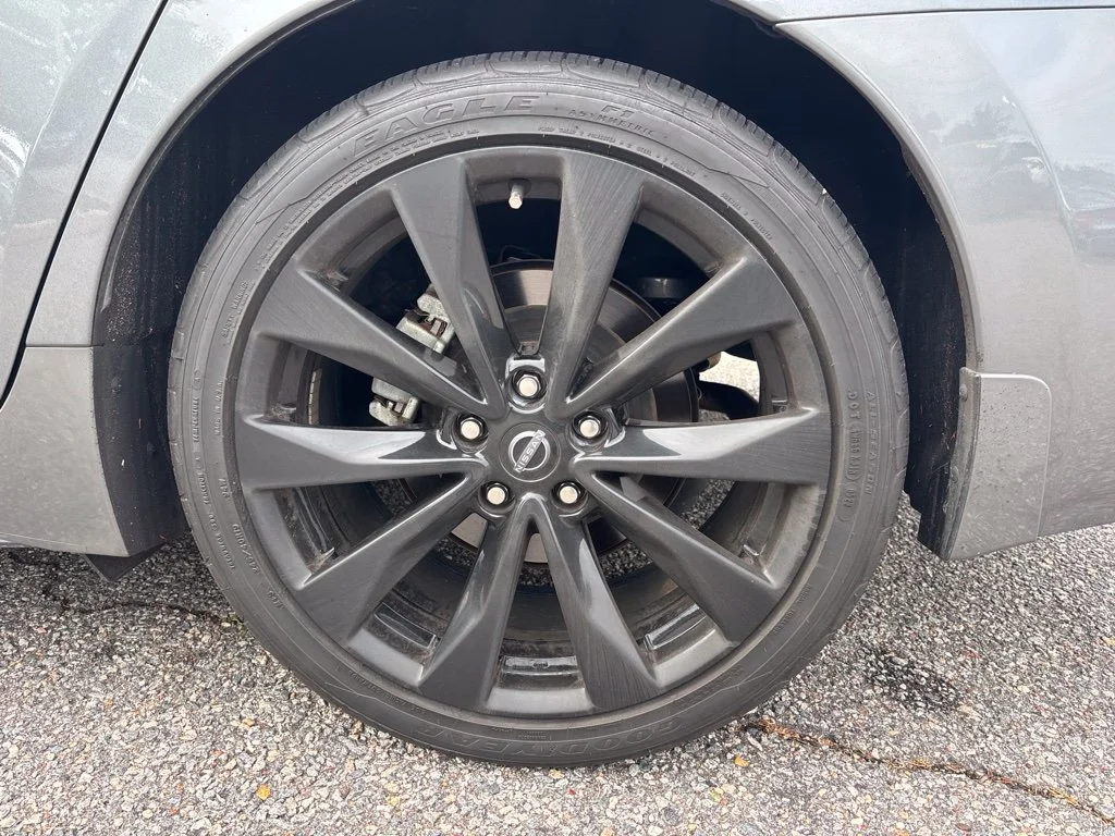 Used 2023 Gray Nissan SR image 21