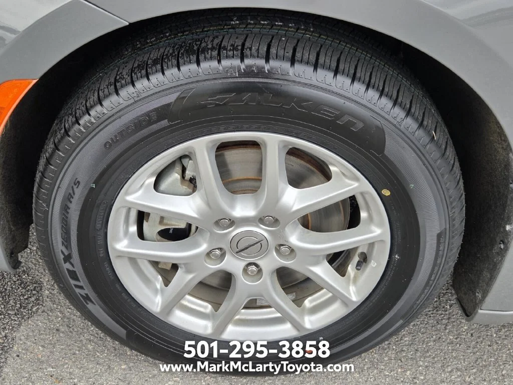 Used 2023 White Chrysler Touring L image 17
