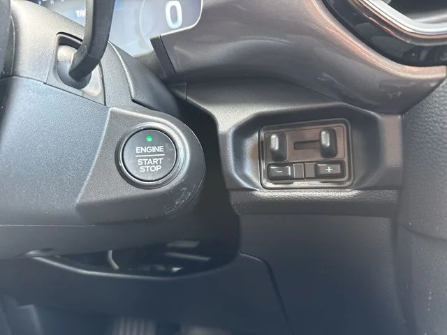 New 2025 Oxford White Ford LARIAT® image 23