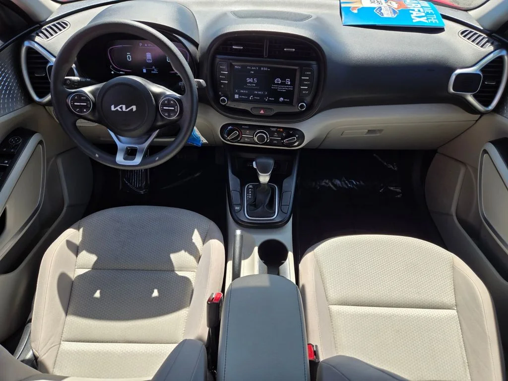 2023 Kia Soul LX - Photo 14