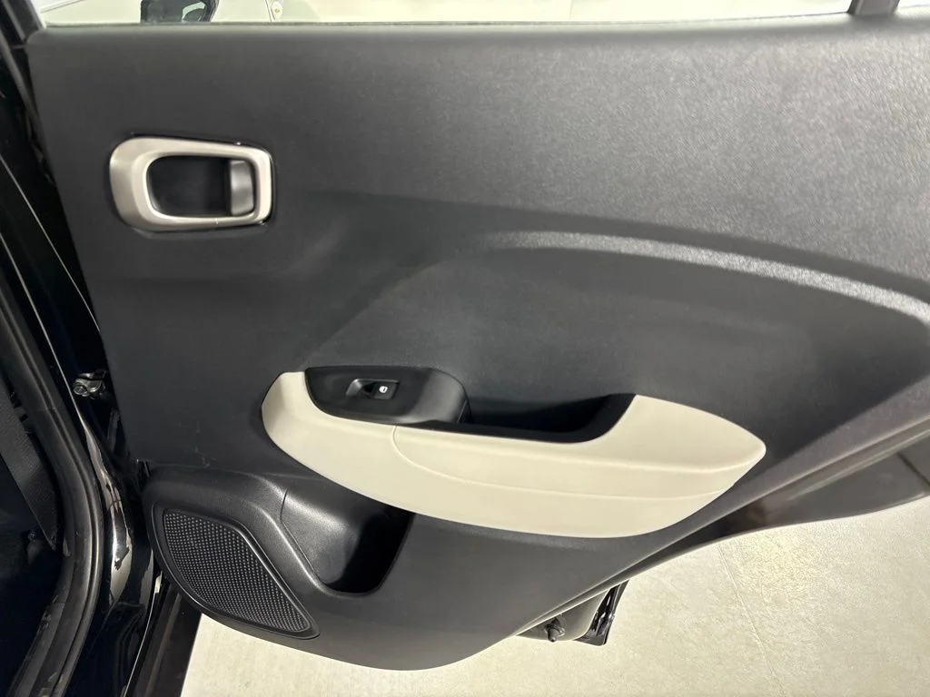 Used 2025 Black Hyundai SEL image 19