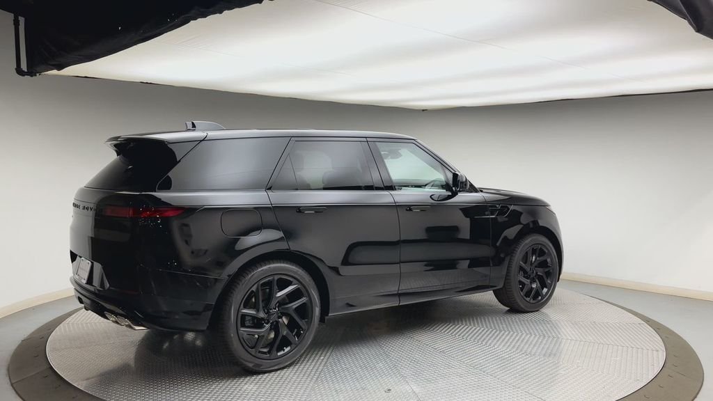 New 2026 Santorini Black Land Rover Dynamic SE image 2