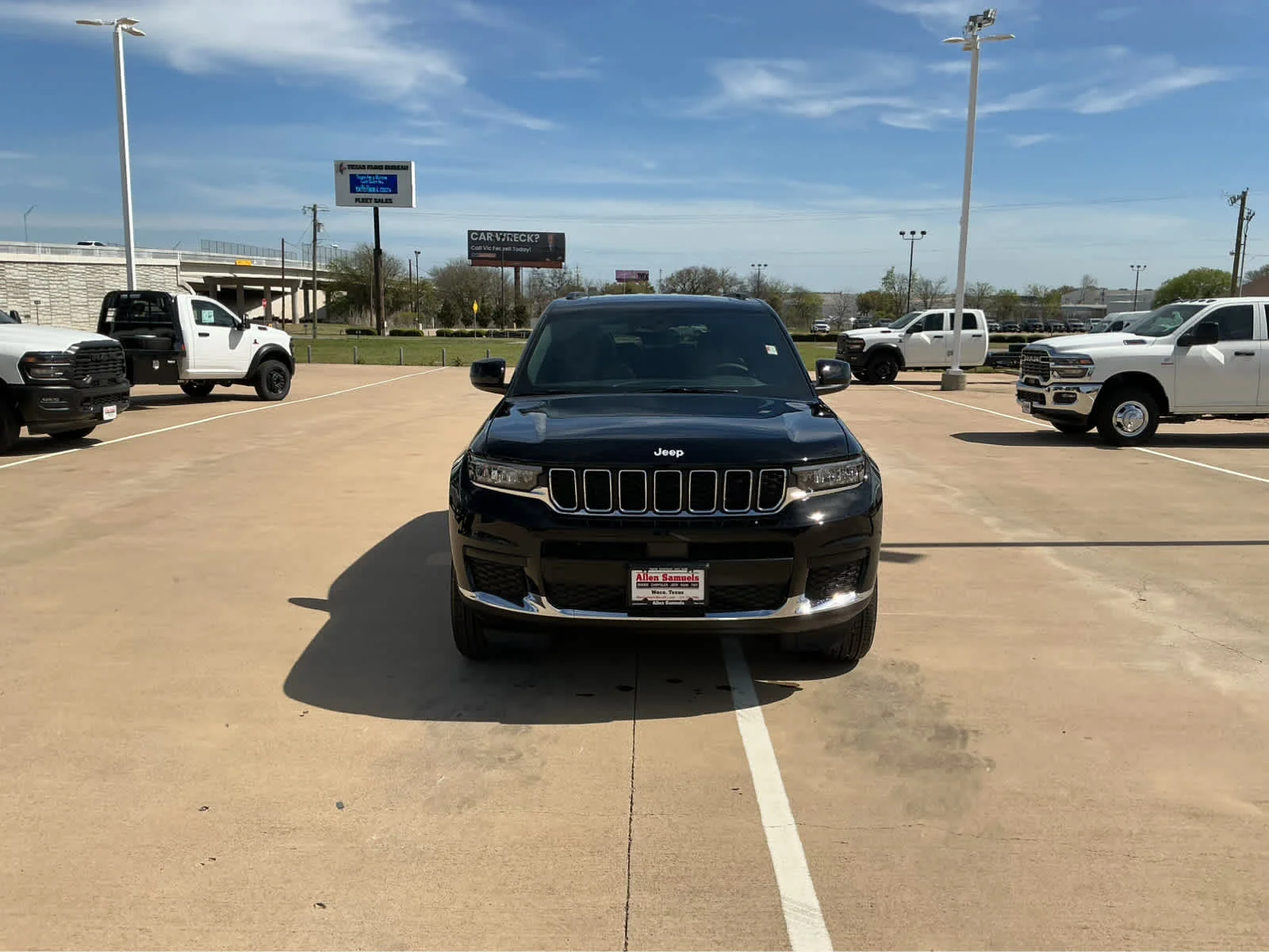 New 2026 Diamond Black Crystal Pearl-Coat Exterior Paint Jeep Laredo X image 3