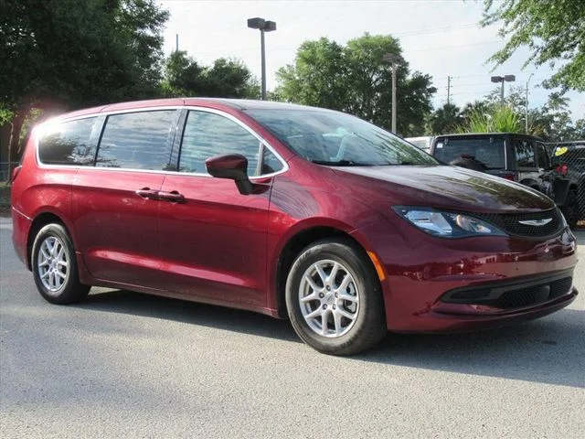 2023 Chrysler Voyager LX
