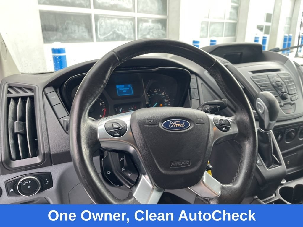 Used 2016  Ford BASE image 2