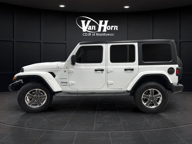 Used 2022 Bright White Clearcoat Jeep Unlimited Sahara image 6