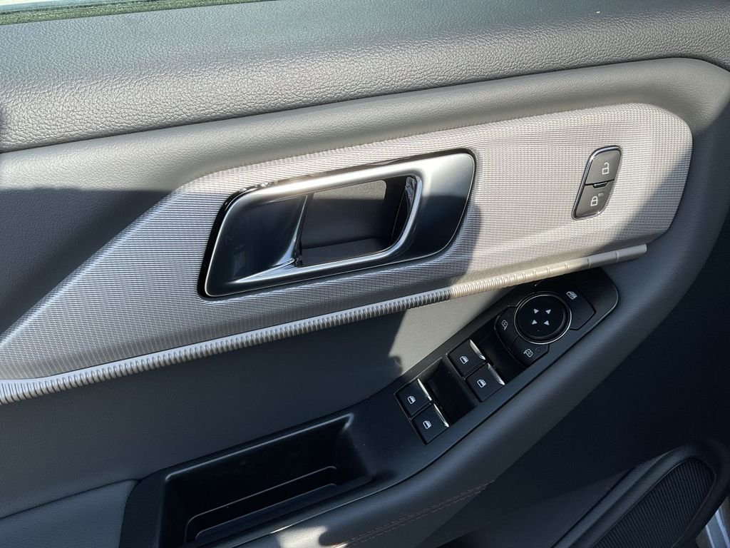 2026 Ford Explorer Active - Photo 13