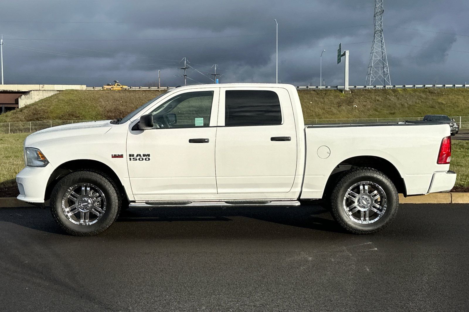 Used 2016 White Ram Express image 6