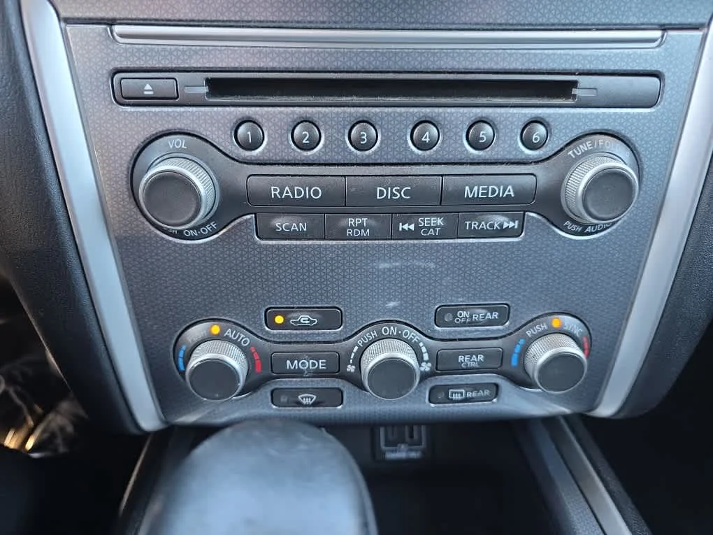 Used 2019 Magnetic Black Pearl Nissan SL image 19