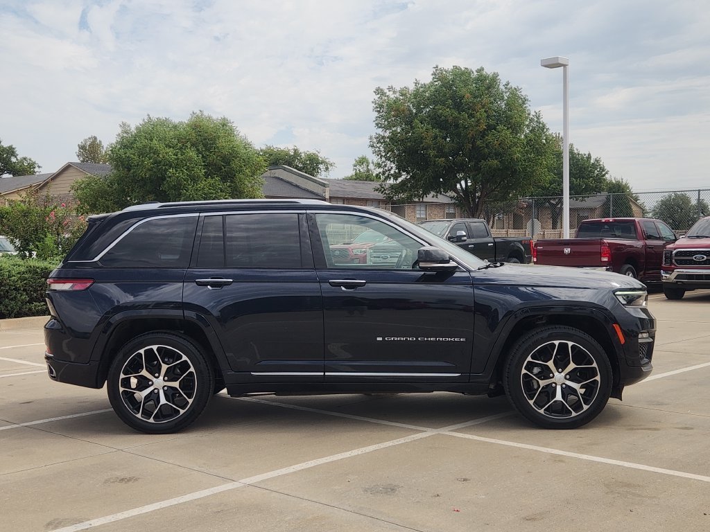 Used 2023 Black Jeep Summit Reserve image 4