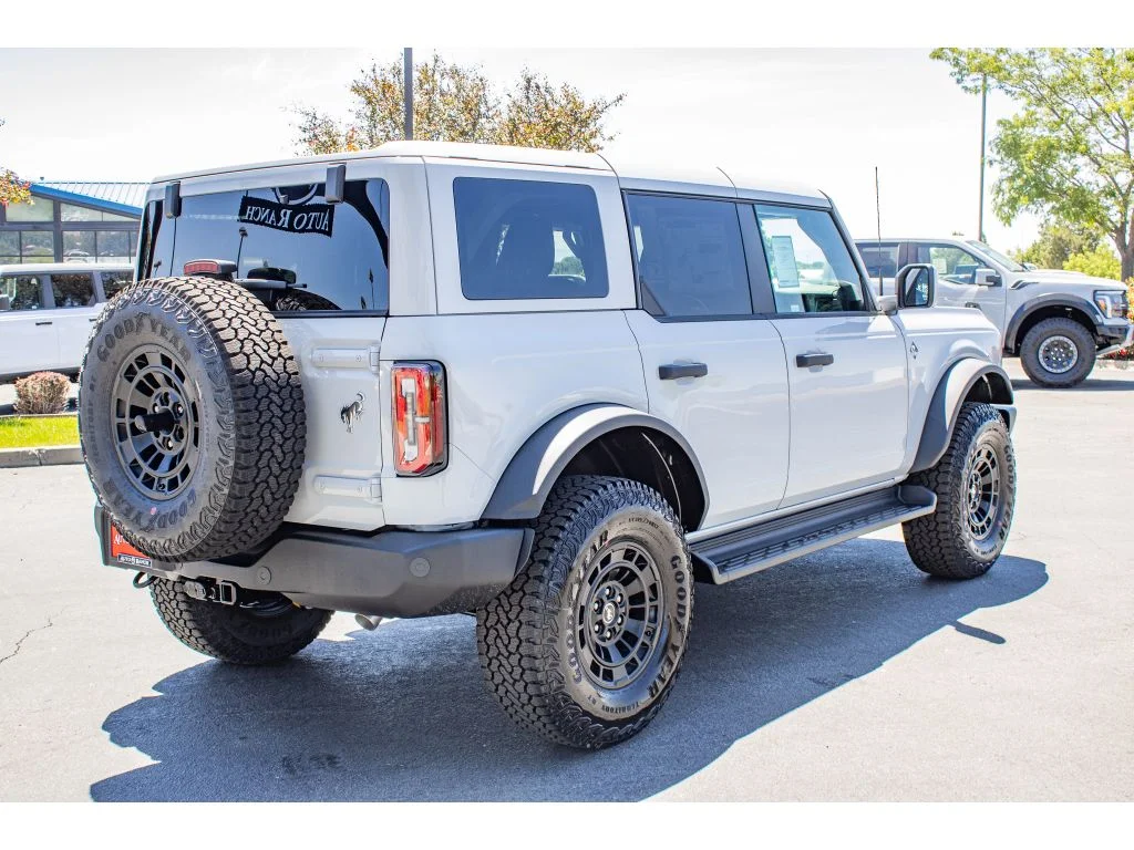 New 2026 AVALANCHE GRAY Ford Outer Banks image 8