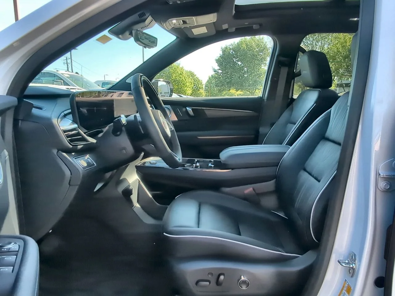 New 2026 Iridescent White Tricoat Buick Avenir image 20